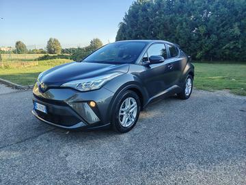 Toyota chr ibrida anno 2022