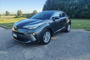 Toyota chr ibrida anno 2022