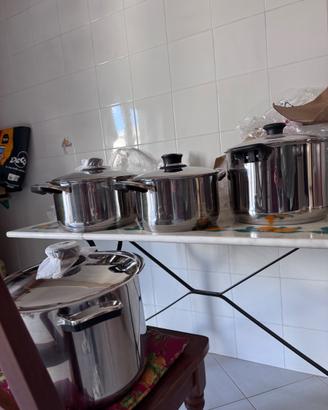 Set di pentoloni nuovi mai usati