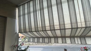 Tenda da sole a caduta con guide laterali