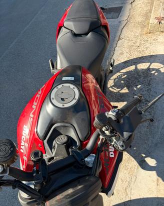 Ducati monster 937 +