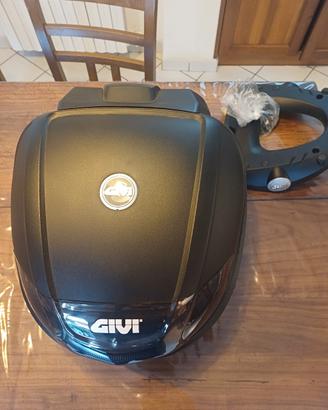 bauletto givi 34l con piastra 