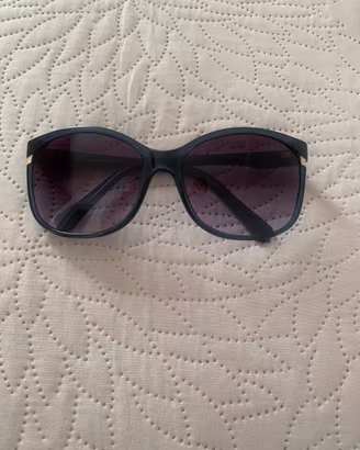 Occhiali da sole Calvin Klein.