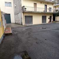 Garage pronto all'uso già adibito a negozio