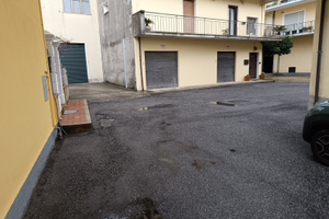Garage pronto all'uso già adibito a negozio