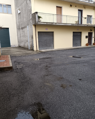 Garage pronto all'uso già adibito a negozio