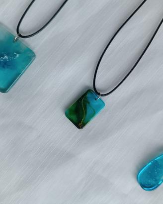 Collane con ciondoli in resina