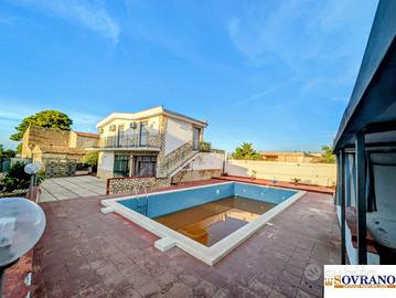 VILLAGRAZIA DI CARINI: VILLA CON PISCINA