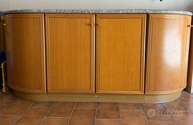 Mobile con piano in granito