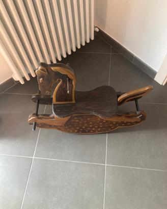 Dondolo in legno formato cavallino