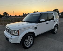 Land Rover Discovery 4 3.0 SDV6 245CV Black&White 