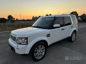 Land Rover Discovery 4 3.0 SDV6 245CV Black&White 