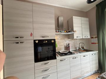 Cucina come nuova con elettrodomestici inclusi