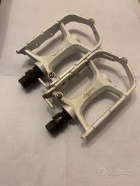 Pedali vintage bianchi