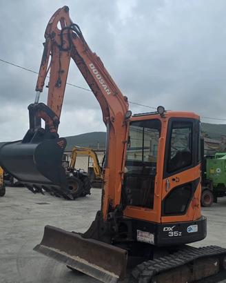 ESCAVATORE DOOSAN DX35