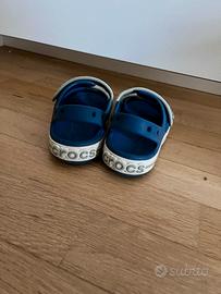 Sandali crocs e stivaletti pioggia chicco