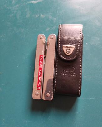 victorinox swisstool con fodero