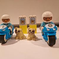 Duplo motociclista e cane