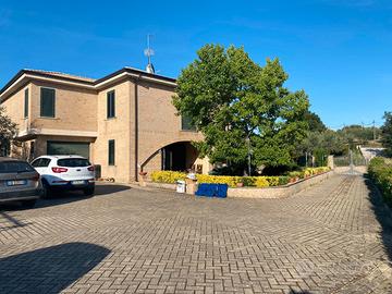 Meravigliosa Villa presso la c.da Acquara Rif.001