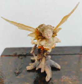 Delicata figurina Final Flight della collezione Fa