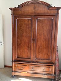 Armadio antico piedi cipolla