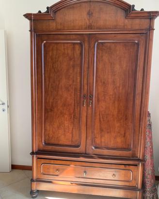 Armadio antico piedi cipolla