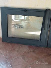 Finestra in pvc colore nero