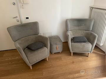 Poltrone in tessuto e pouf