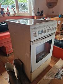 Cucina componibile con vetroceramica e forno
