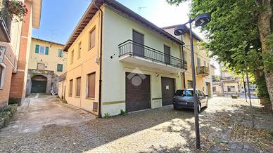 CASA SEMINDIPENDENTE A CANOSSA