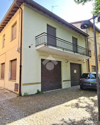 CASA SEMINDIPENDENTE A CANOSSA