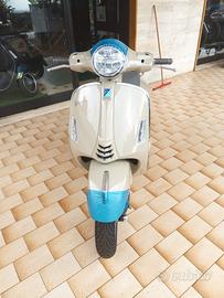Piaggio Vespa 310 GTS hpe Beige