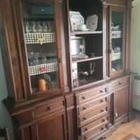 Credenza con vetrina in stile classico