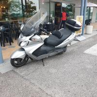 scooter Burgman 650