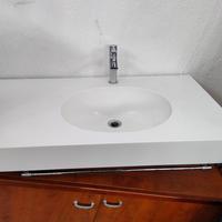 lavabo bagno in Corian rubinetteria F.lli Frattini