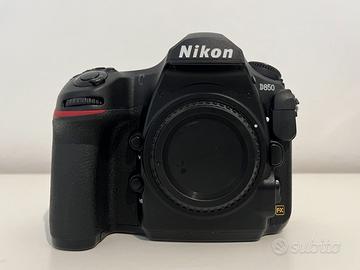 Nikon D850 +tracolla nuova con cartellino