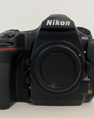 Nikon D850 +tracolla nuova con cartellino