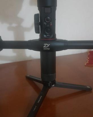 zhiyun gimble crane 2 con controlli  remoto