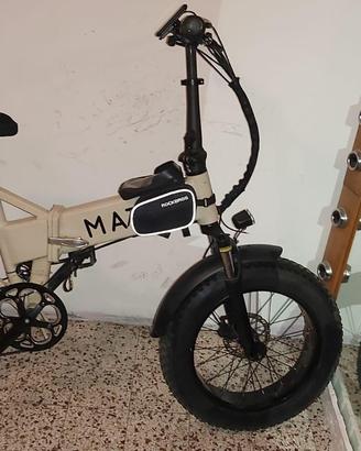 Bicicletta elettrica E Bike Mate X o PVY Z20 Plus.
