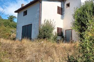 Terreno con fabbricato di 160 mq