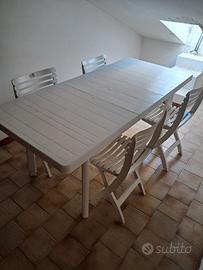  2 tavoli allungabili + 8 sedie € 180