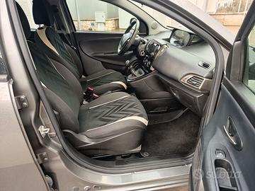 Lancia ypslon 12cc unico prop