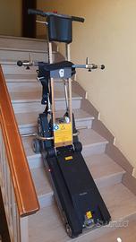 Saliscala cingolato a batteria per disabili