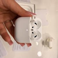 APPLE AIRPODS 4 CANCELLAZIONE RUMORE NUOVISSIME