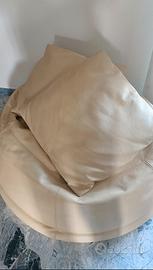 Pouf e cuscini in pelle