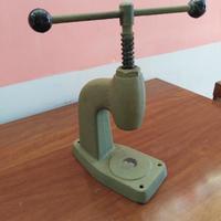 Macchina per Foderare Bottoni per Sarto 