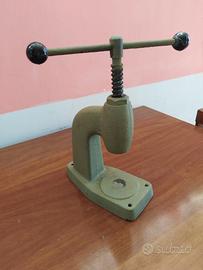 Macchina per Foderare Bottoni per Sarto 