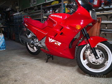 Honda Vfr750f rc24