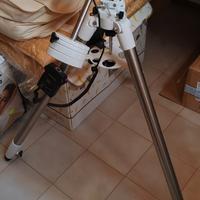Telescopio con montatura motorizzata. 