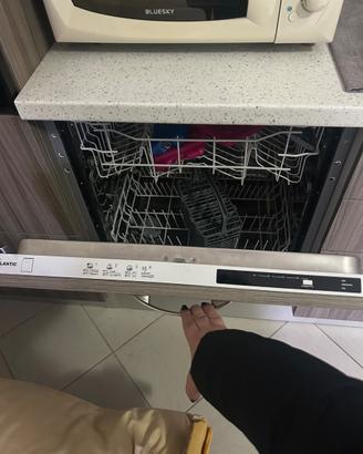 Arredamento tavolo sedie e cucina